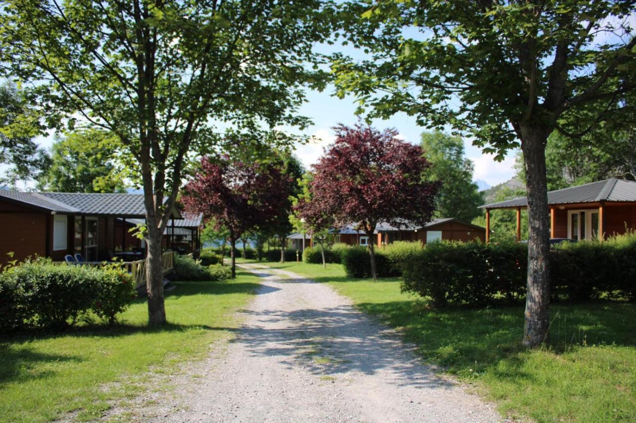 Village De Chalets Et Camping La Pierre De L'Aigle La Bréole Zewnętrze zdjęcie