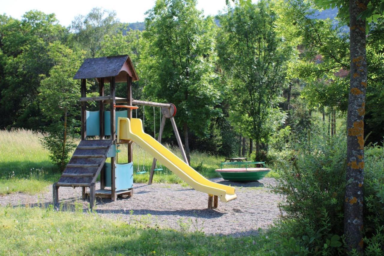Village De Chalets Et Camping La Pierre De L'Aigle La Bréole Zewnętrze zdjęcie