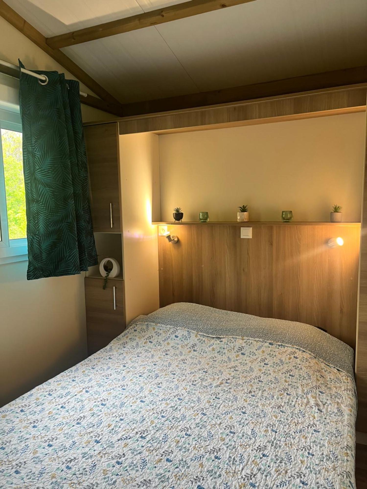 Village De Chalets Et Camping La Pierre De L'Aigle La Bréole Zewnętrze zdjęcie