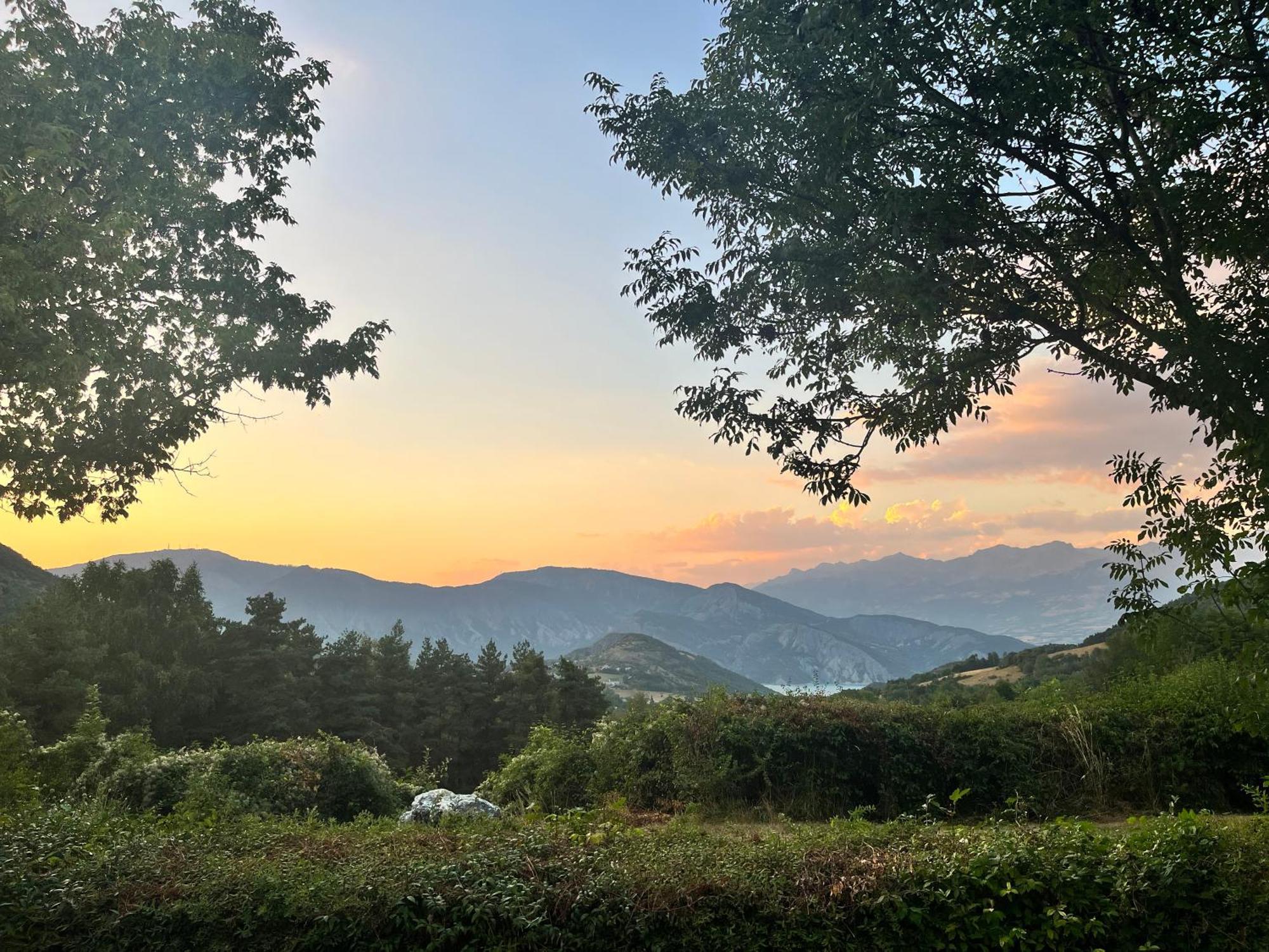 Village De Chalets Et Camping La Pierre De L'Aigle La Bréole Zewnętrze zdjęcie